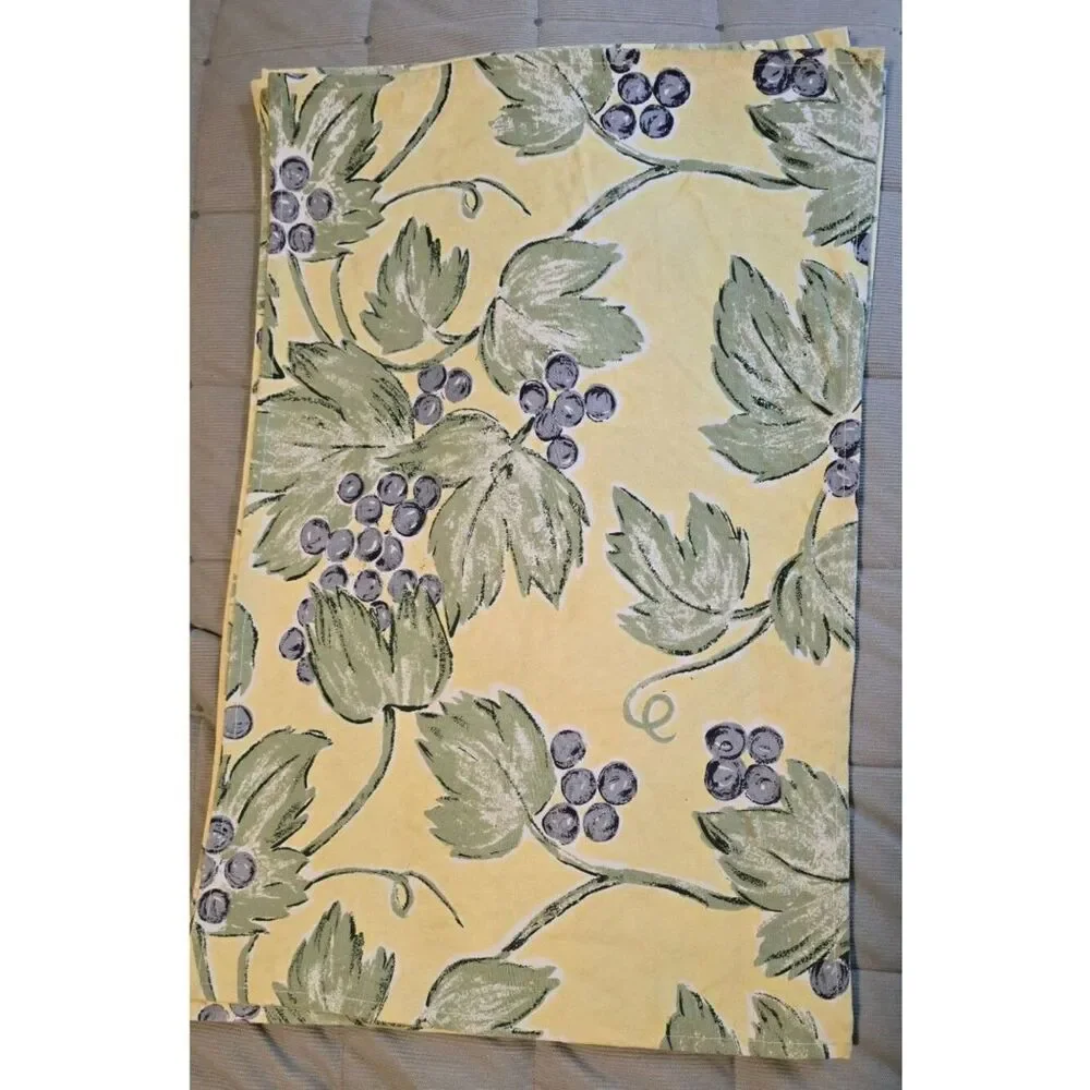 Vintage Grape Vine Print Cloth placemats Set Of 4 Yellow & Green